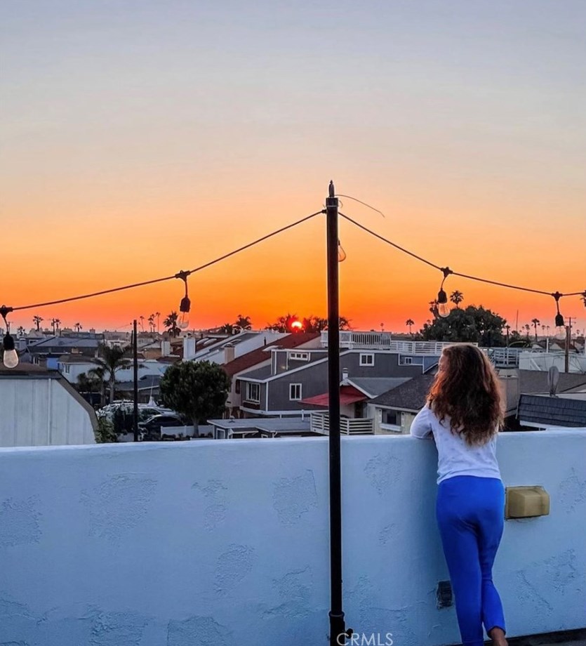 320 Rossmore Dr, Oxnard CA  93035-4465 exterior