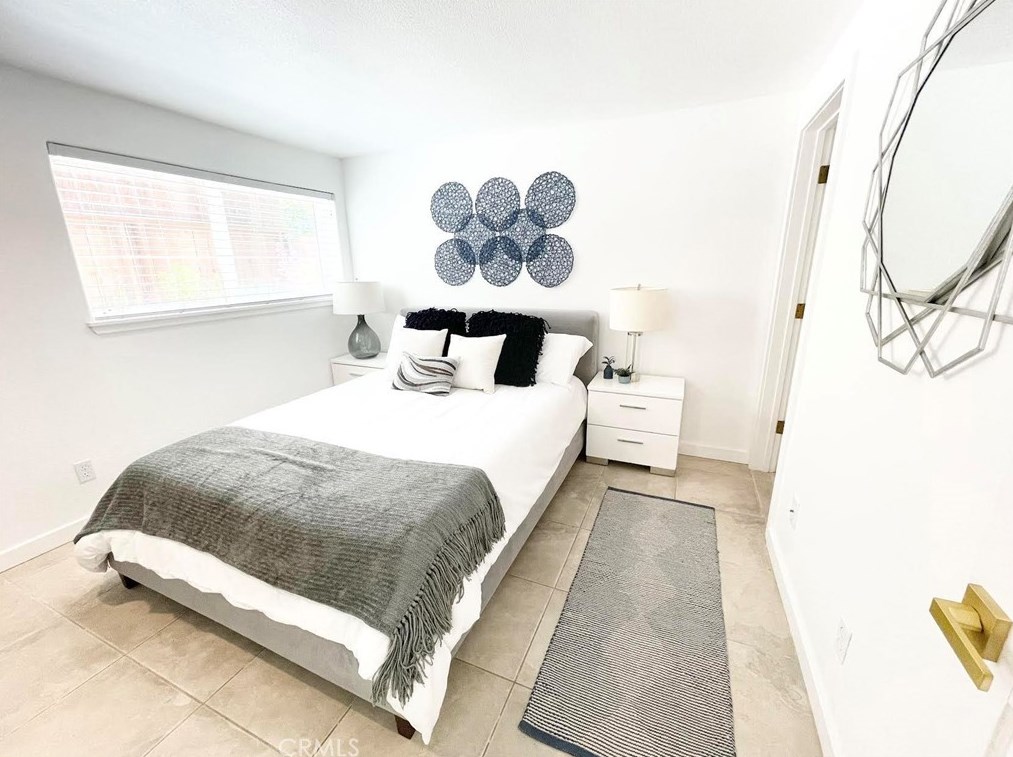 320 Rossmore Dr, Oxnard CA  93035-4465 exterior