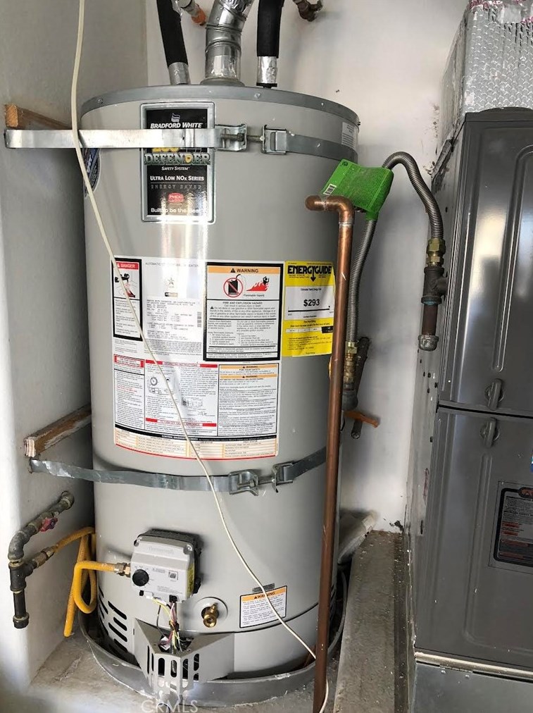 320 Rossmore Dr, Oxnard CA  93035-4465 exterior