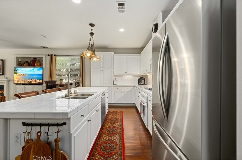 44029 Chaparral Dr, Lancaster CA  93536-6275 exterior