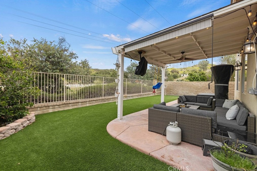 28482 Mayfair Dr, Santa Clarita CA  91354-1519 exterior