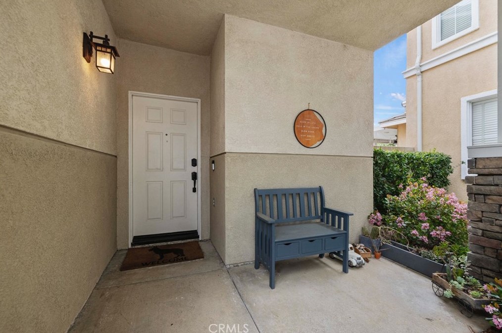 28482 Mayfair Dr, Santa Clarita CA  91354-1519 exterior