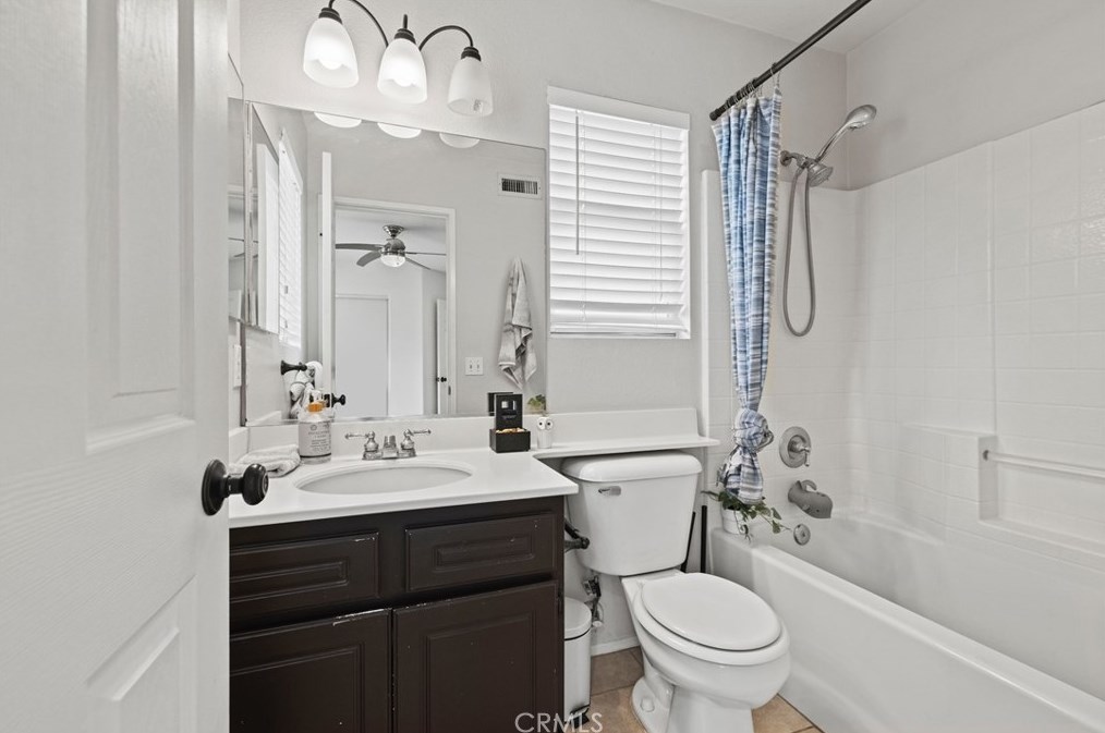 28482 Mayfair Dr, Santa Clarita CA  91354-1519 exterior