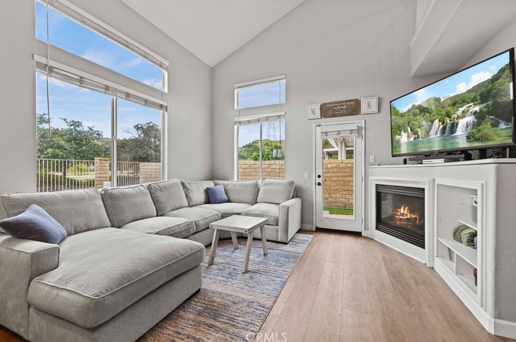 28482 Mayfair Dr, Santa Clarita CA  91354-1519 exterior