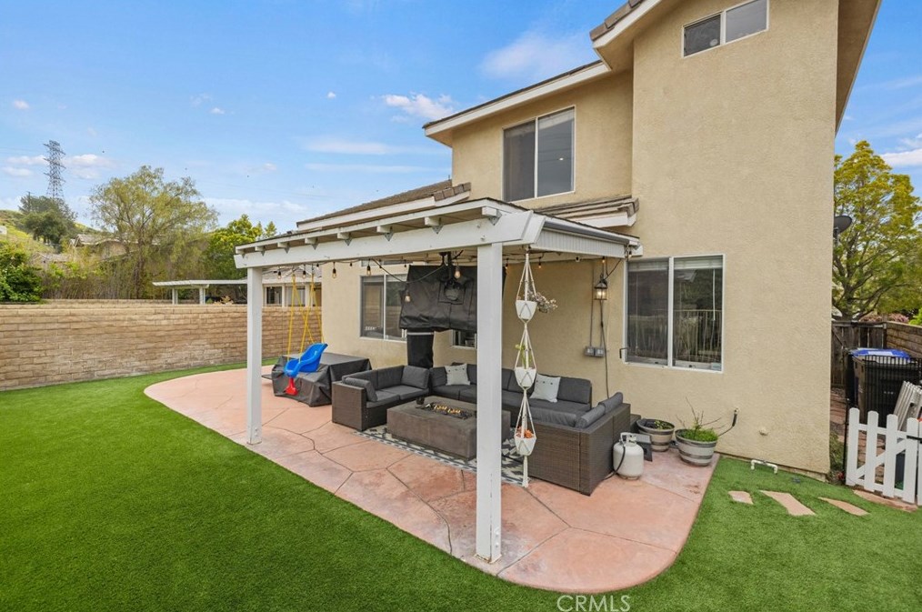 28482 Mayfair Dr, Santa Clarita CA  91354-1519 exterior