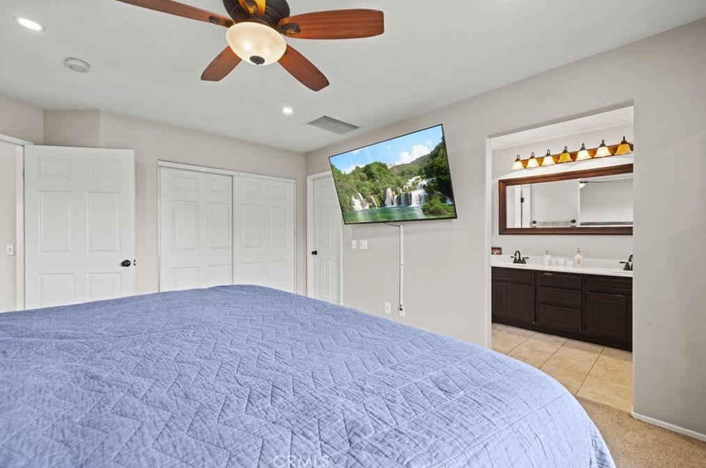 28482 Mayfair Dr, Santa Clarita CA  91354-1519 exterior