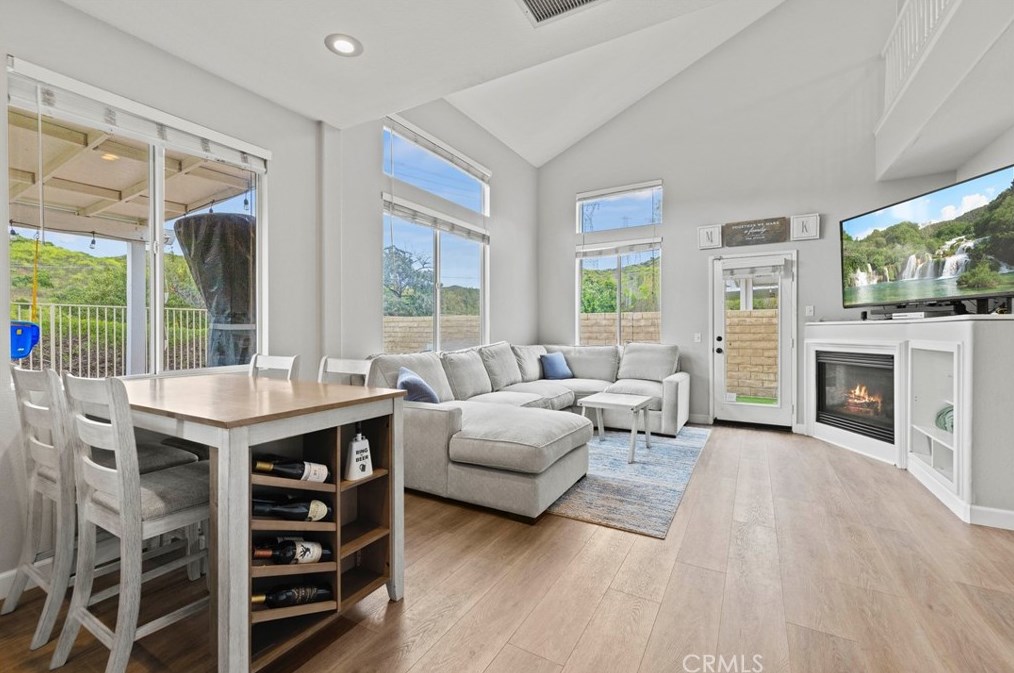 28482 Mayfair Dr, Santa Clarita CA  91354-1519 exterior