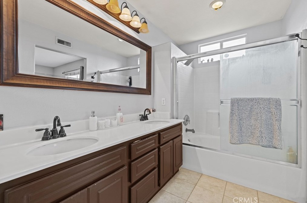 28482 Mayfair Dr, Santa Clarita CA  91354-1519 exterior