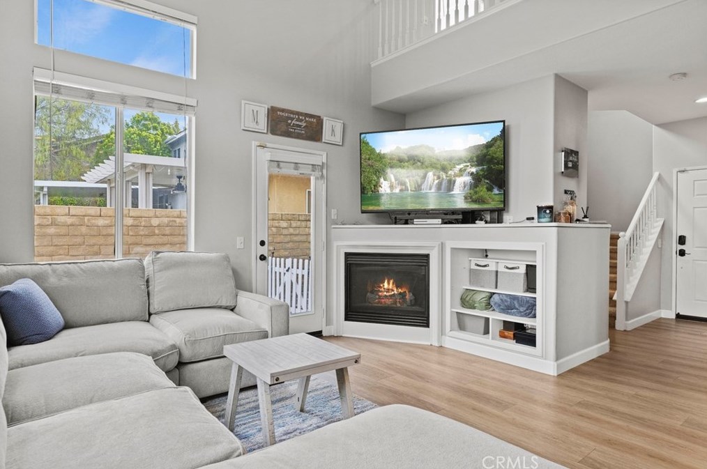 28482 Mayfair Dr, Santa Clarita CA  91354-1519 exterior