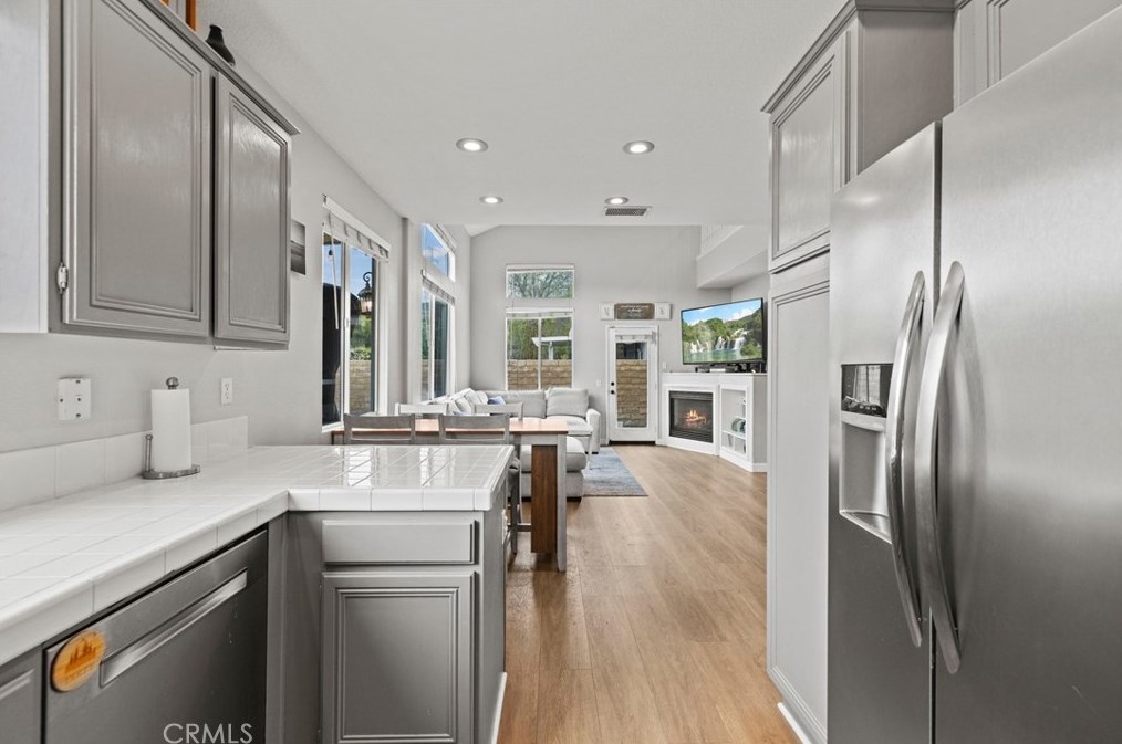 28482 Mayfair Dr, Santa Clarita CA  91354-1519 exterior