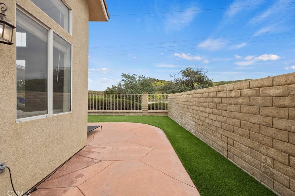 28482 Mayfair Dr, Santa Clarita CA  91354-1519 exterior