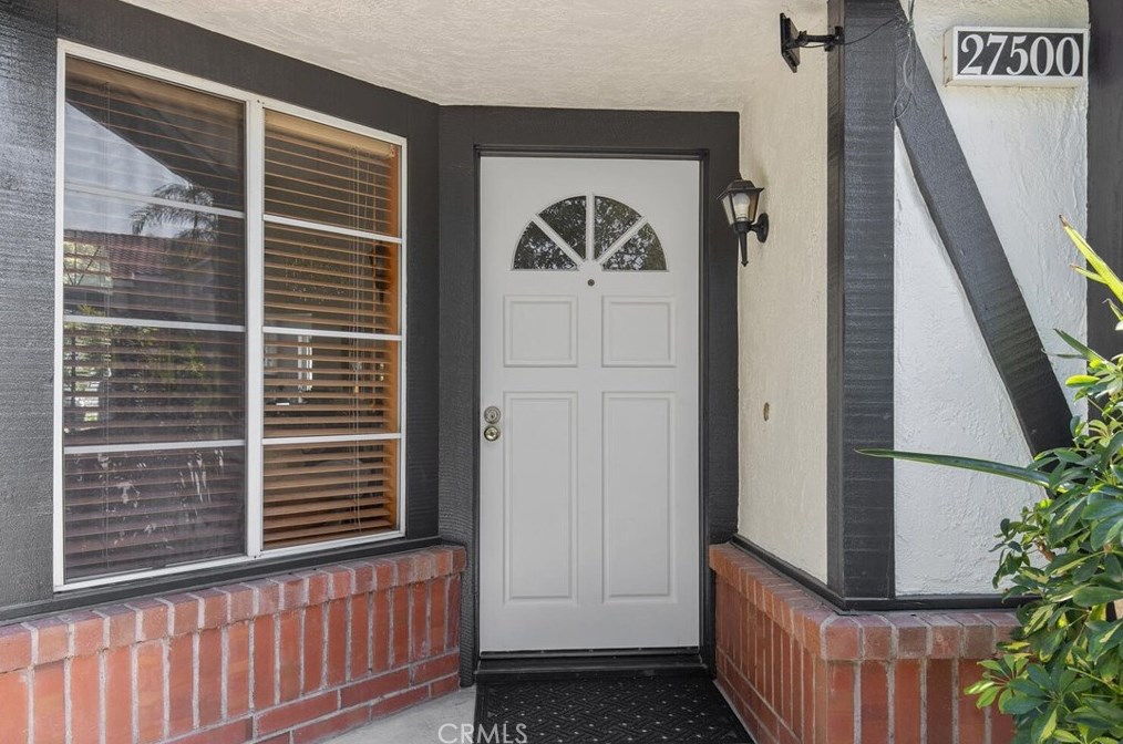 27500 Label Ave, Santa Clarita CA  91351-1075 exterior