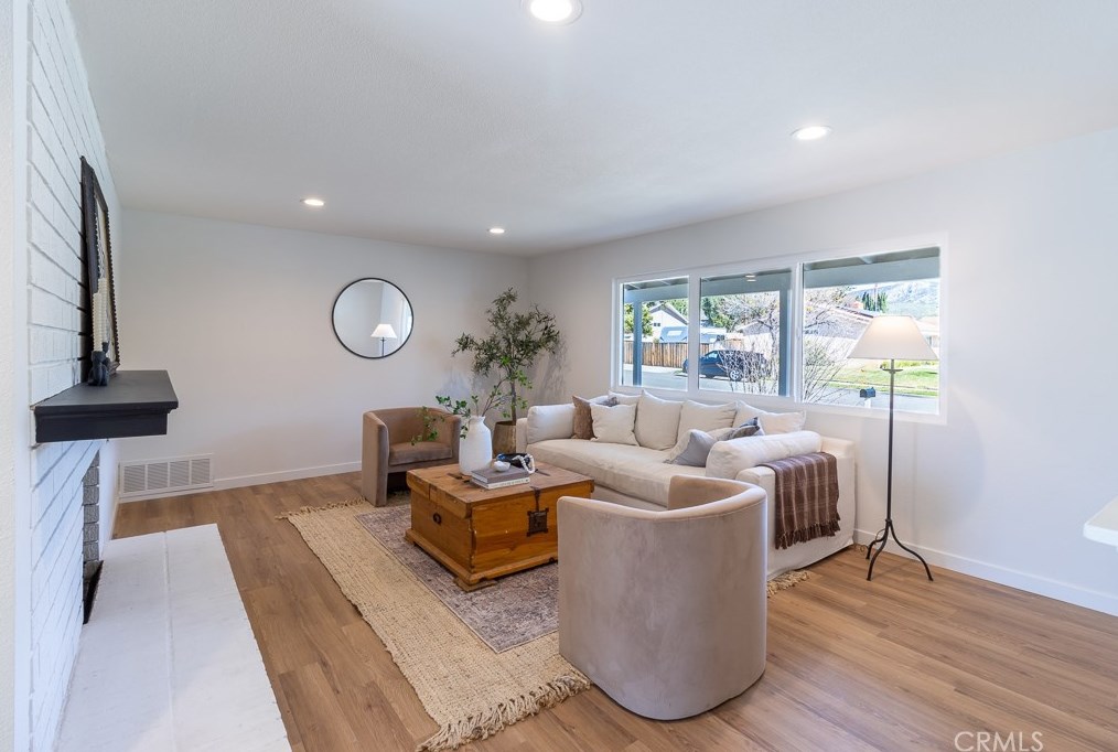 3421 Corpus Christi St, Simi Valley CA 93063-1408 exterior