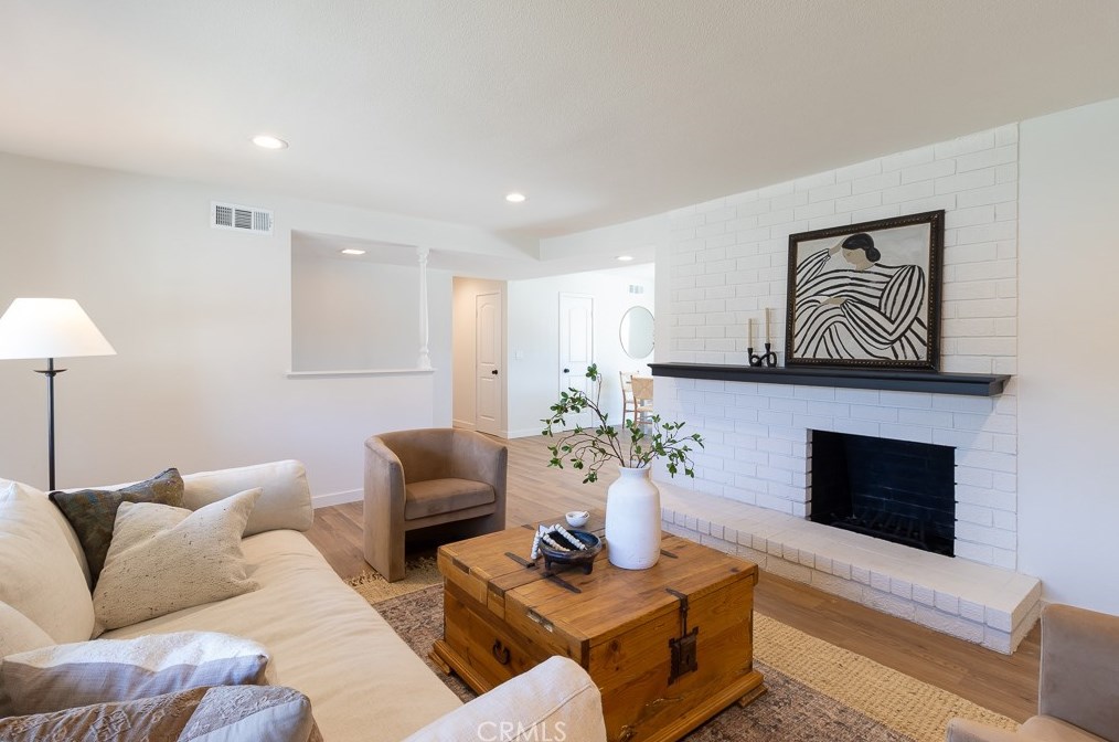 3421 Corpus Christi St, Simi Valley CA 93063-1408 exterior