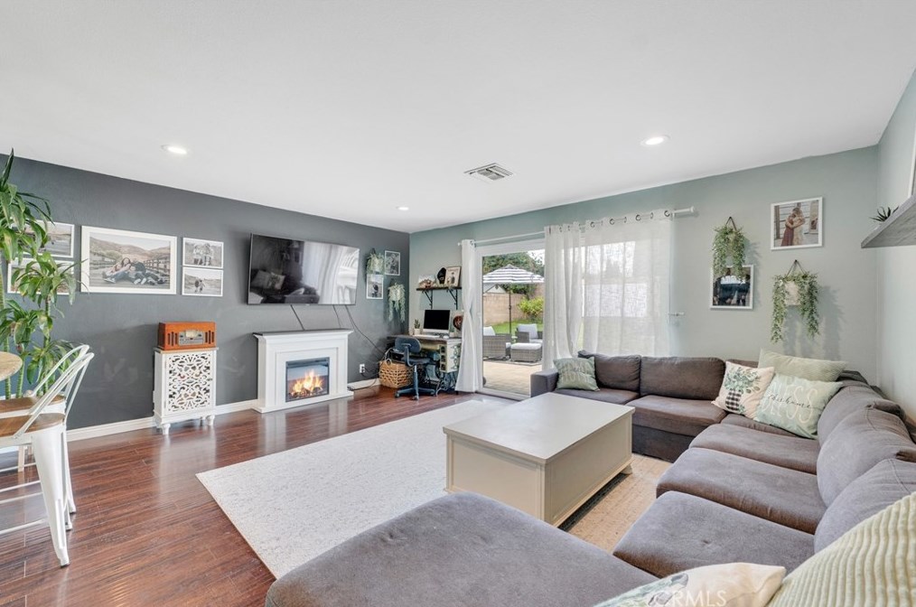 4275 Eileen St, Simi Valley CA  93063-2918 exterior