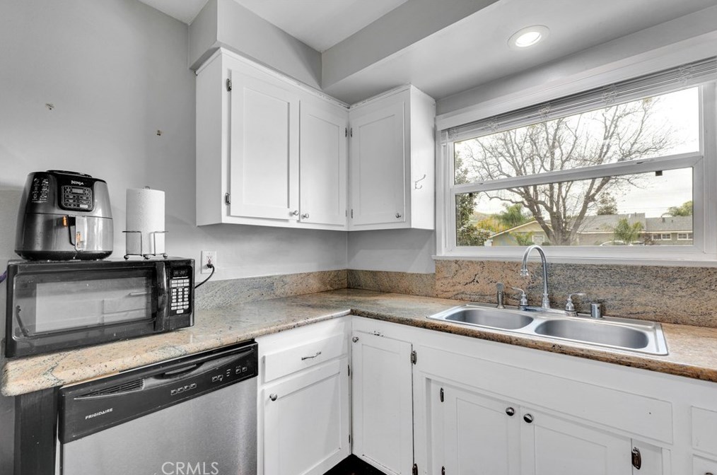 4275 Eileen St, Simi Valley CA  93063-2918 exterior