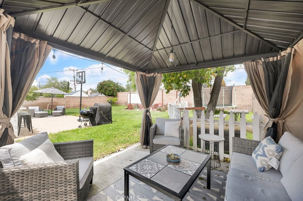 4275 Eileen St, Simi Valley CA  93063-2918 exterior