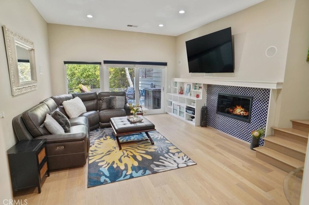 1408 View Dr, Thousand Oaks CA 91362-4315 exterior