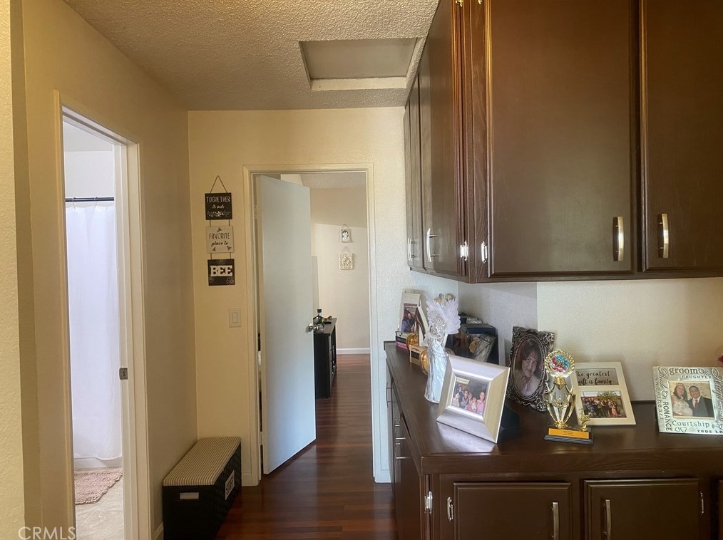 2869 La Vida Dr, Lancaster CA  93535-5873 exterior