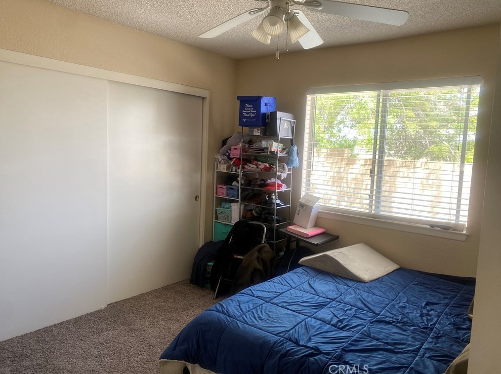 2869 La Vida Dr, Lancaster CA  93535-5873 exterior