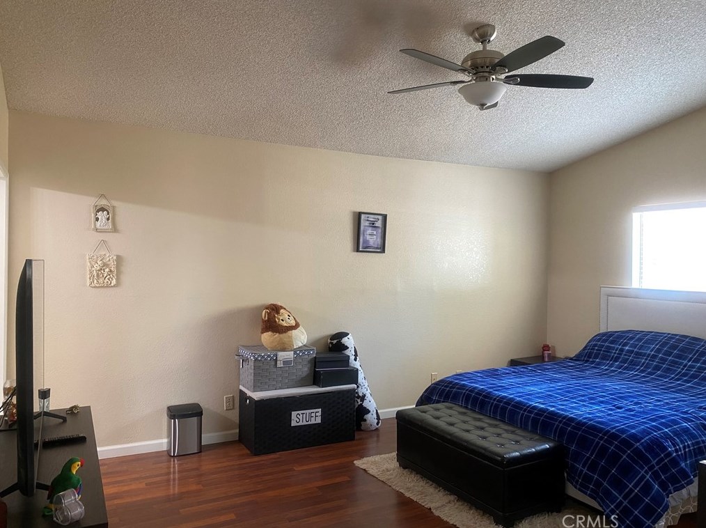 2869 La Vida Dr, Lancaster CA  93535-5873 exterior