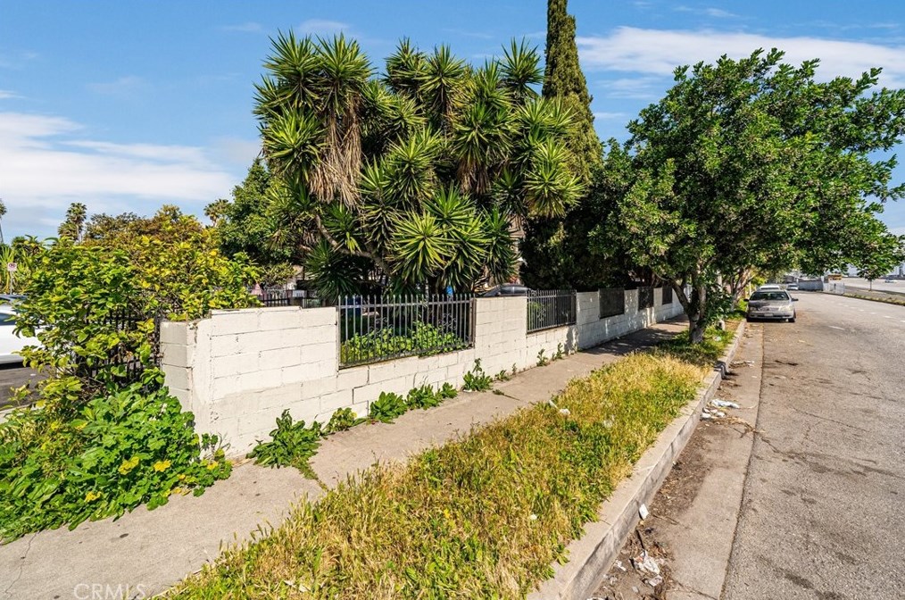 411 111th St, Los Angeles CA  90061-3054 exterior