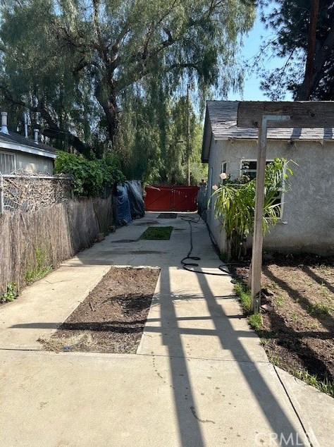 18845 Lanark St, Los Angeles CA  91335-1216 exterior