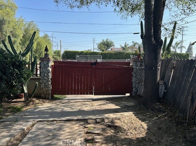 18845 Lanark St, Los Angeles CA  91335-1216 exterior