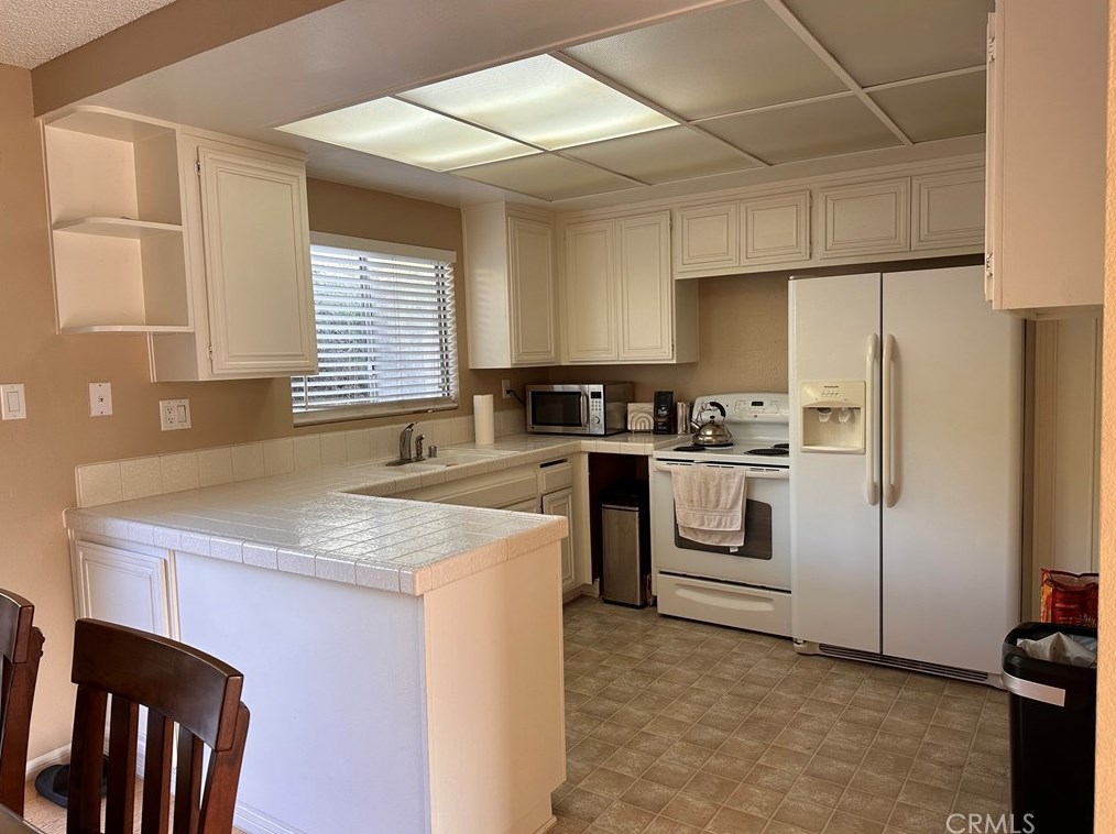 769 Warwick Ave, Thousand Oaks CA  91360-3725 exterior