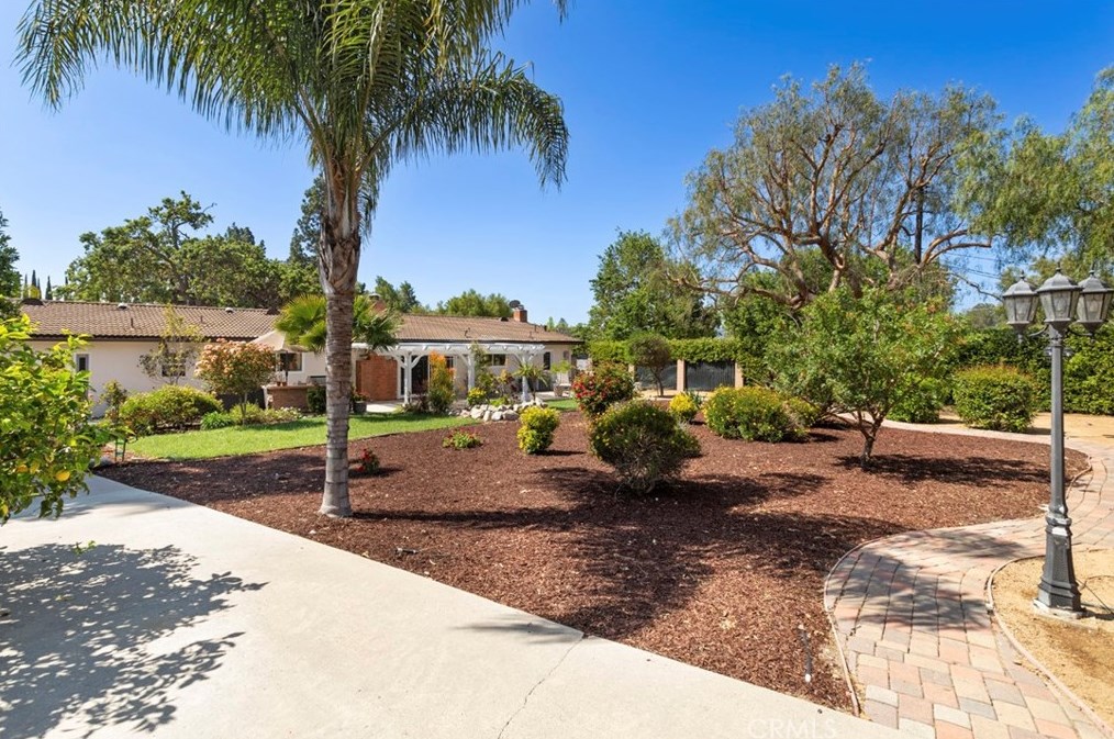 1723 Ln Granada Dr, Thousand Oaks CA 91362-2148 exterior