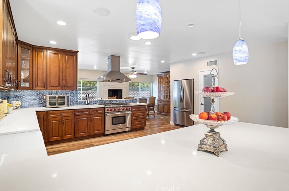 1723 Ln Granada Dr, Thousand Oaks CA 91362-2148 exterior