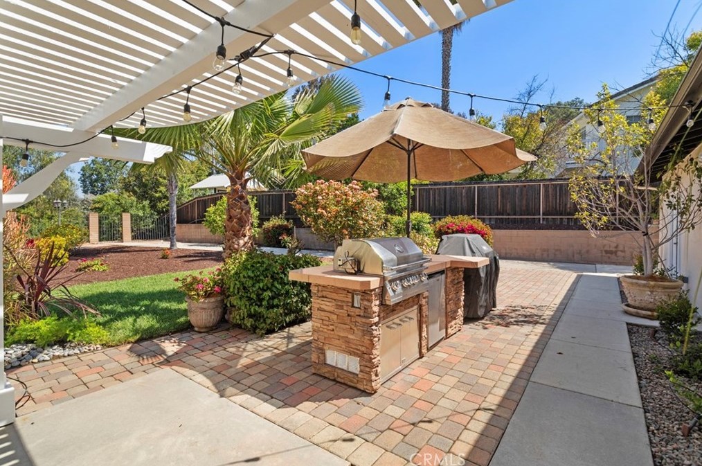 1723 Ln Granada Dr, Thousand Oaks CA 91362-2148 exterior