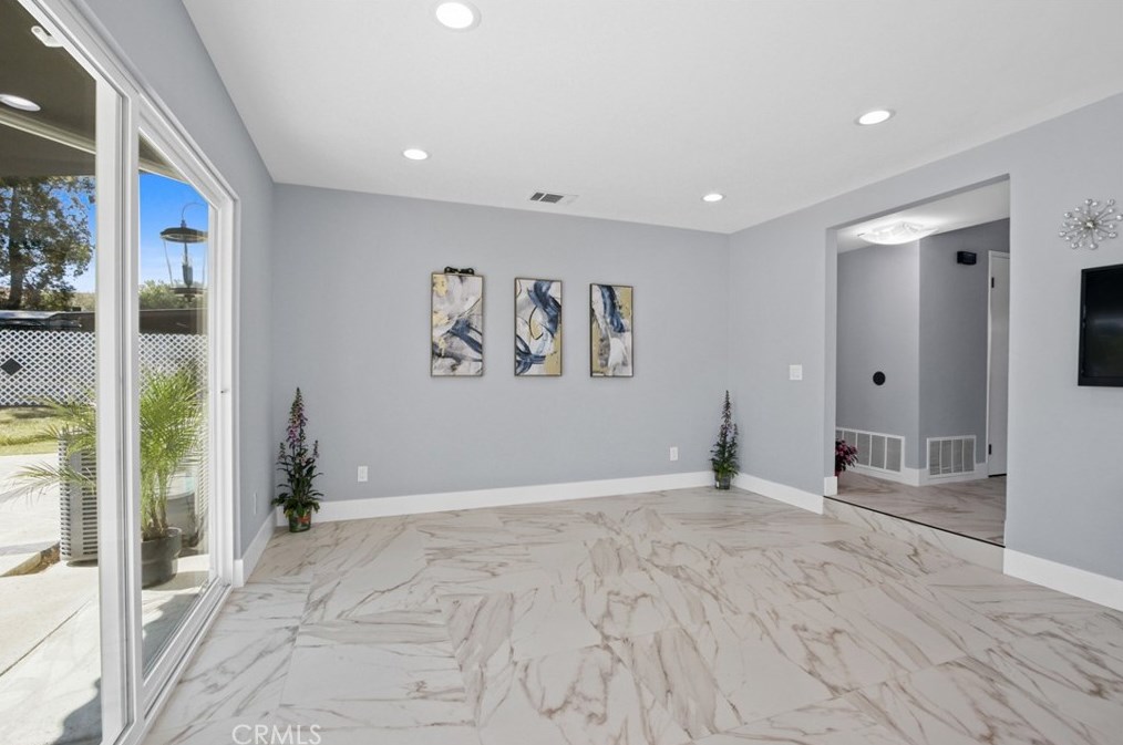 37472 Yorkshire Dr, Palmdale CA  93550-6239 exterior