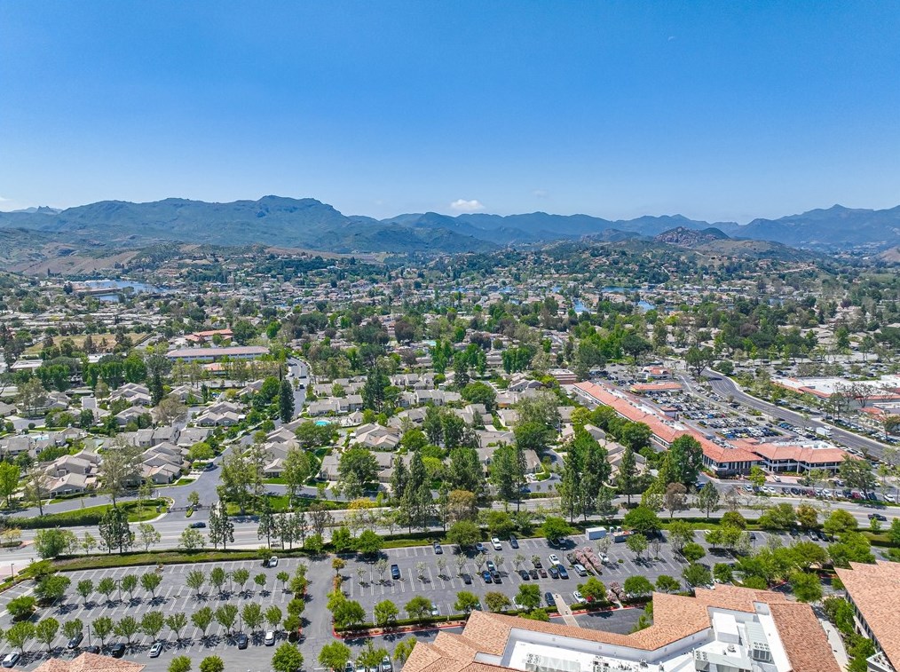 1276 Landsburn Cir, Thousand Oaks CA  91361-3742 exterior