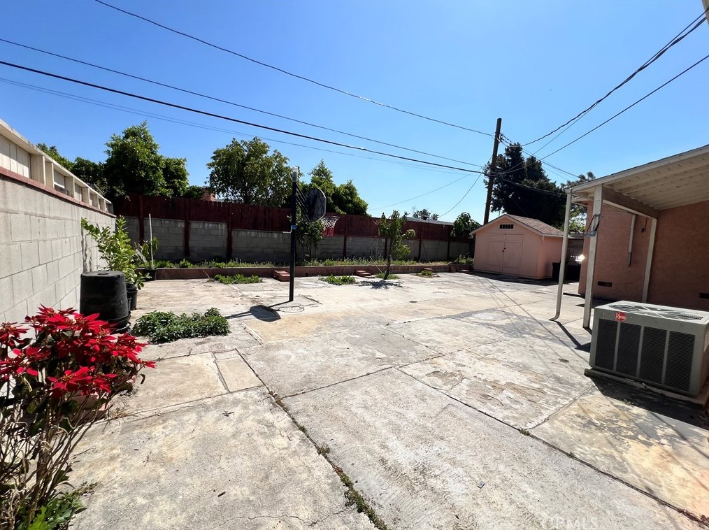 9672 Gullo Ave, Los Angeles CA  91331-5252 exterior