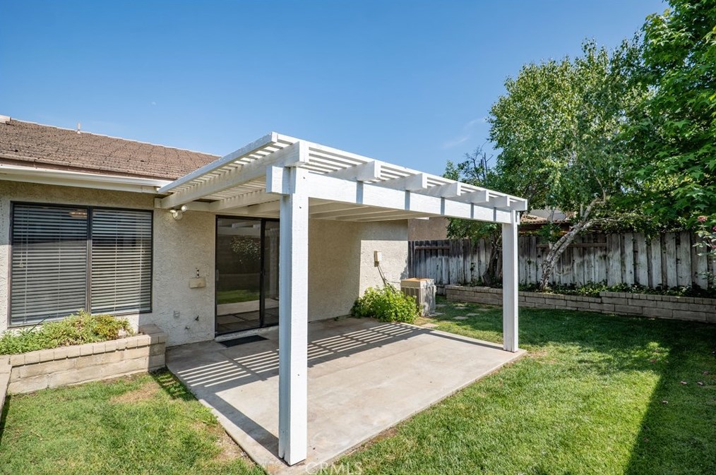 25691 Leticia Dr, Santa Clarita CA  91355-2254 exterior