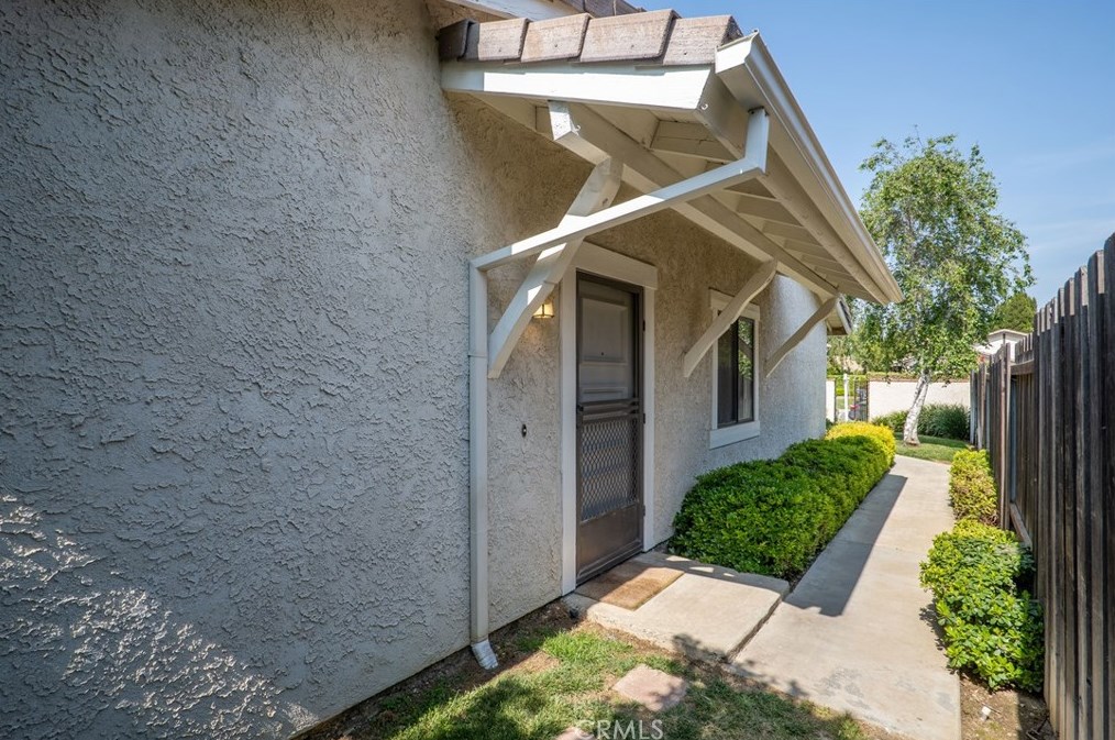 25691 Leticia Dr, Santa Clarita CA  91355-2254 exterior
