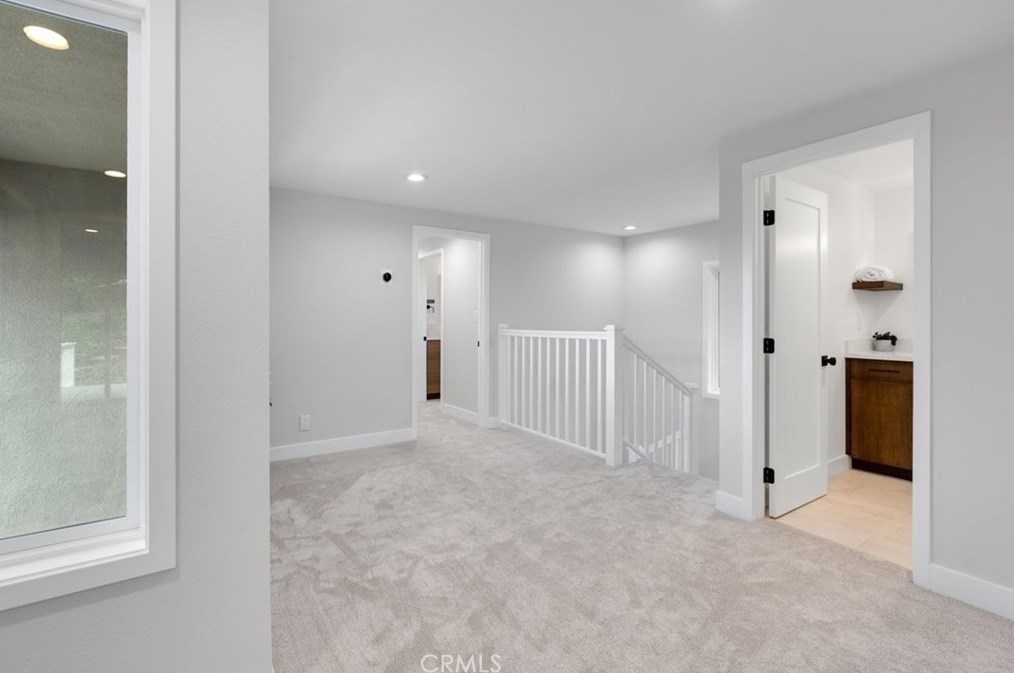 2118 Sapra St, Thousand Oaks CA 91362-2033 exterior