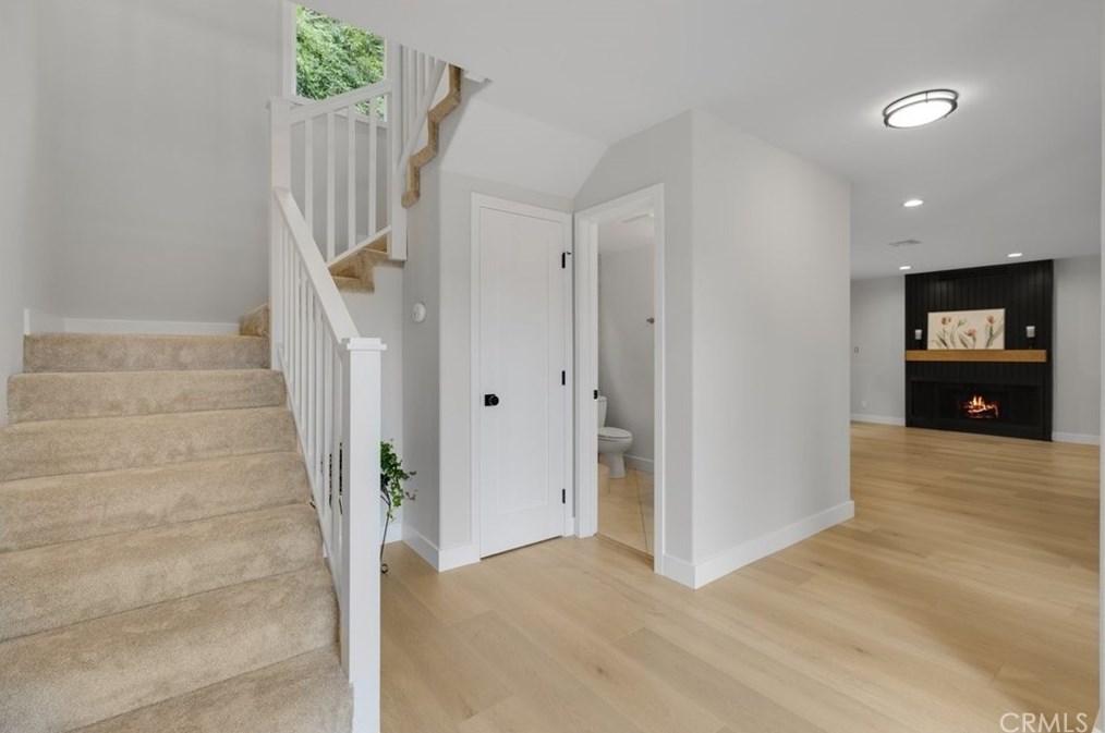 2118 Sapra St, Thousand Oaks CA 91362-2033 exterior