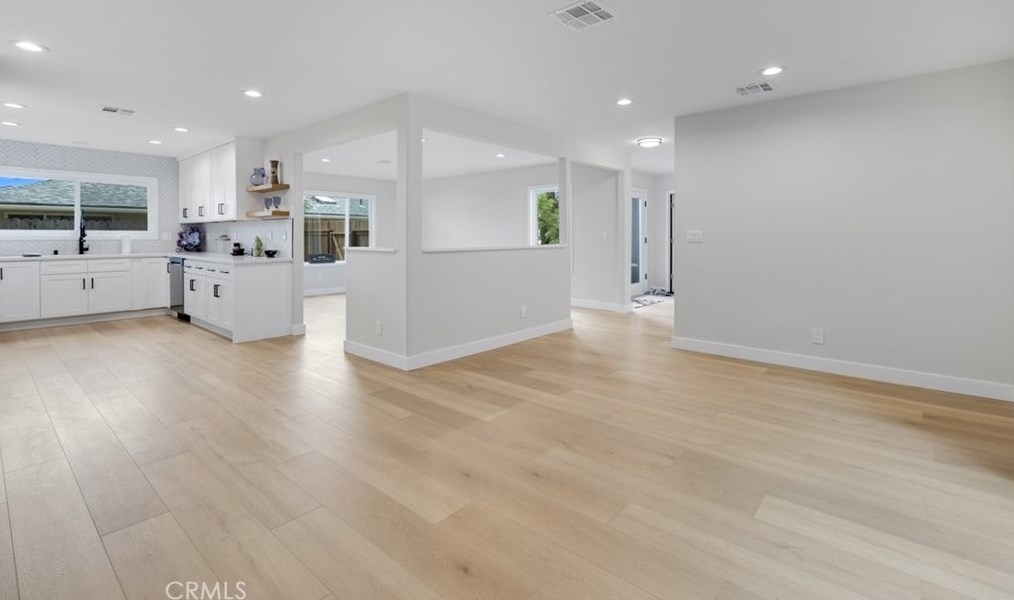 2118 Sapra St, Thousand Oaks CA 91362-2033 exterior