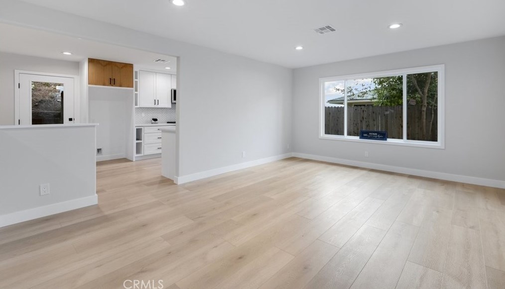 2118 Sapra St, Thousand Oaks CA 91362-2033 exterior