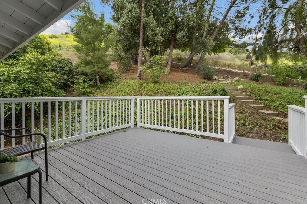 2118 Sapra St, Thousand Oaks CA 91362-2033 exterior