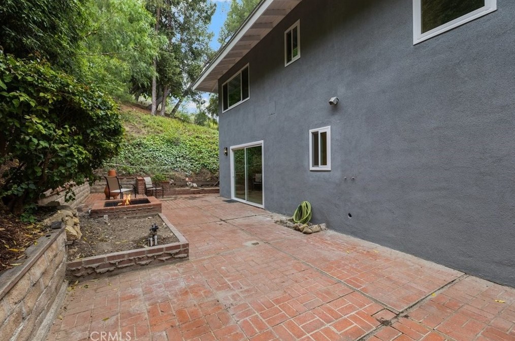 2118 Sapra St, Thousand Oaks CA 91362-2033 exterior