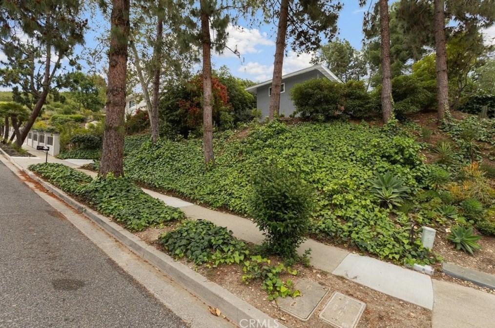 2118 Sapra St, Thousand Oaks CA 91362-2033 exterior