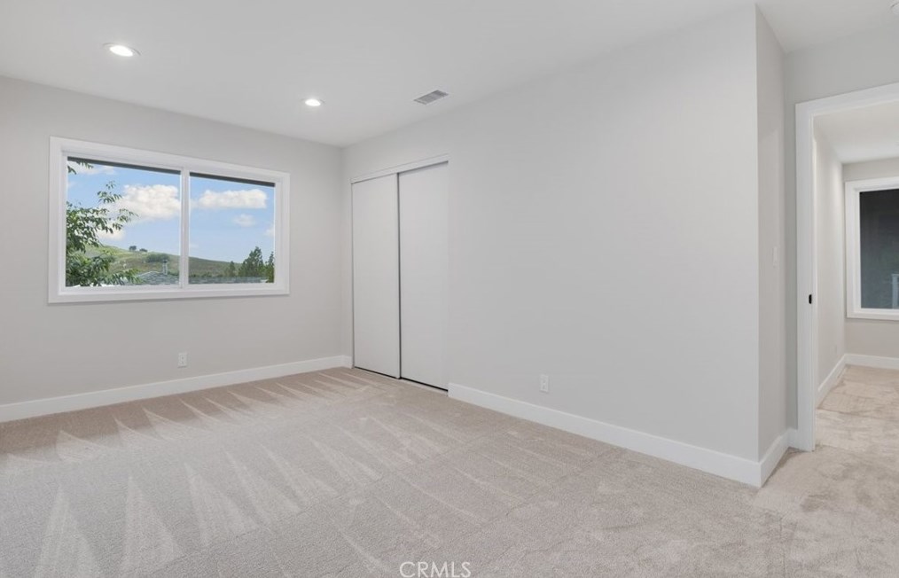 2118 Sapra St, Thousand Oaks CA 91362-2033 exterior