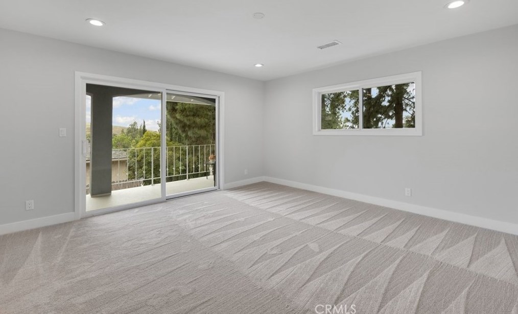 2118 Sapra St, Thousand Oaks CA 91362-2033 exterior