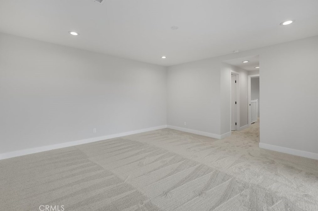 2118 Sapra St, Thousand Oaks CA 91362-2033 exterior