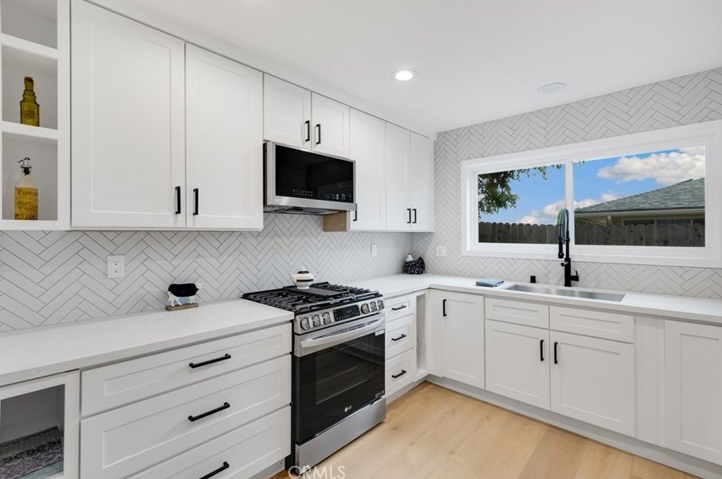 2118 Sapra St, Thousand Oaks CA 91362-2033 exterior