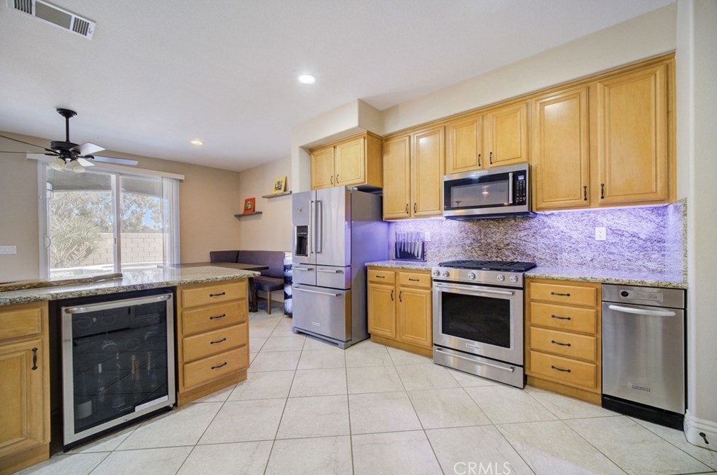 3831 Tournament Dr, Palmdale CA  93551-5642 exterior