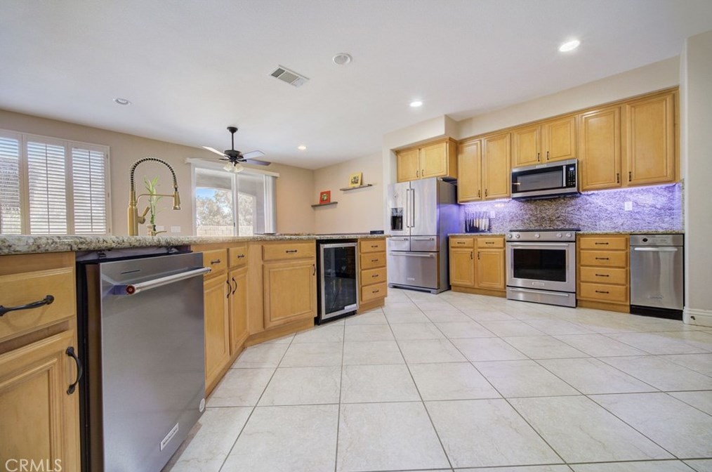 3831 Tournament Dr, Palmdale CA  93551-5642 exterior